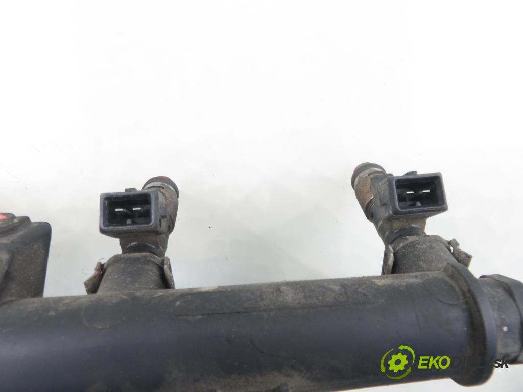 PEUGEOT 206 liftback (2A/C) HB 2003 440,00 1.1 i - HFX (TU1JP) 1124,00 Lišta vstrekovacia 9628982980 ; 9638128080 ; IPM002 (Vstrekovacia lišta)