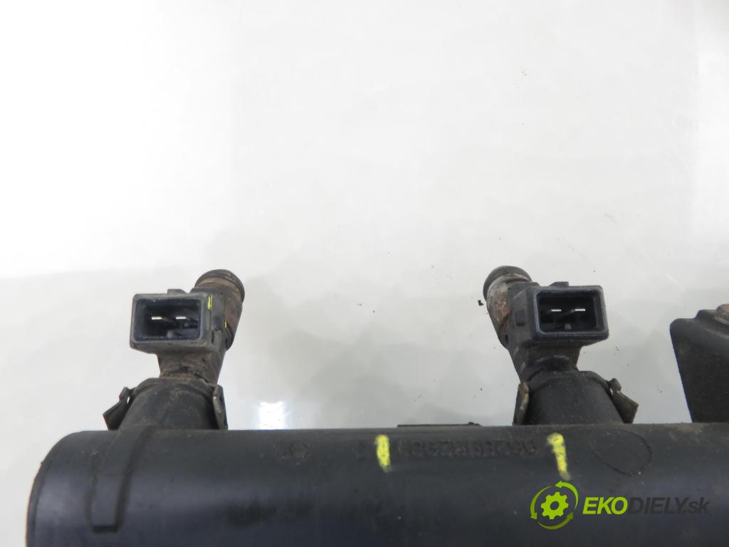 PEUGEOT 206 liftback (2A/C) HB 2003 440,00 1.1 i - HFX (TU1JP) 1124,00 Lišta vstrekovacia 9628982980 ; 9638128080 ; IPM002 (Vstrekovacia lišta)