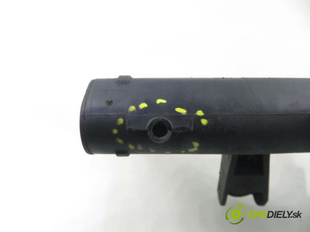 PEUGEOT 206 liftback (2A/C) HB 2003 440,00 1.1 i - HFX (TU1JP) 1124,00 Lišta vstrekovacia 9628982980 ; 9638128080 ; IPM002 (Vstrekovacia lišta)