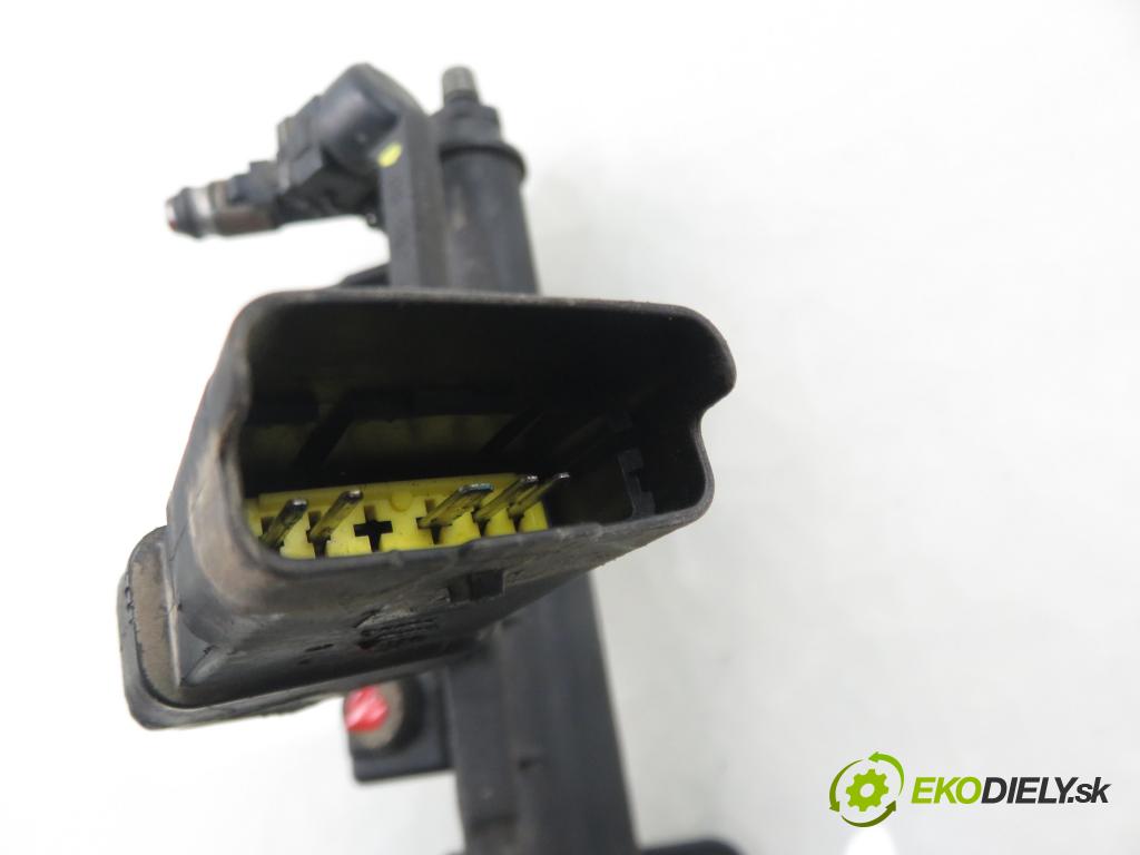 PEUGEOT 206 liftback (2A/C) HB 2003 440,00 1.1 i - HFX (TU1JP) 1124,00 Lišta vstrekovacia 9628982980 ; 9638128080 ; IPM002 (Vstrekovacia lišta)