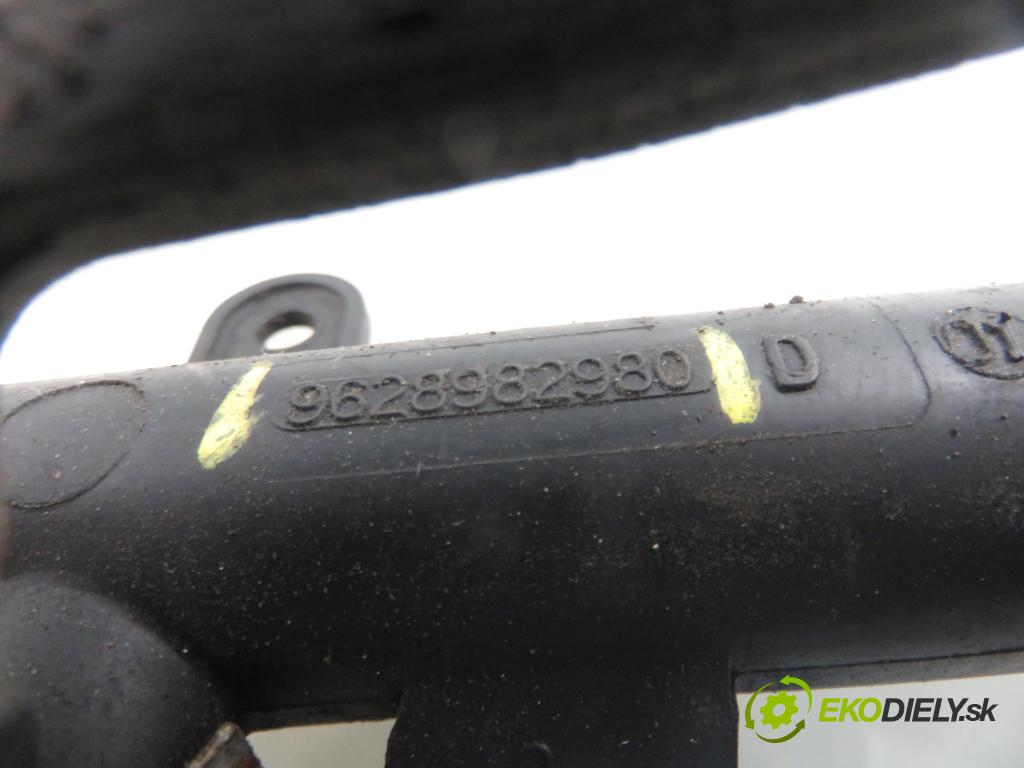 PEUGEOT 206 liftback (2A/C) HB 2003 440,00 1.1 i - HFX (TU1JP) 1124,00 Lišta vstrekovacia 9628982980 ; 9638128080 ; IPM002 (Vstrekovacia lišta)