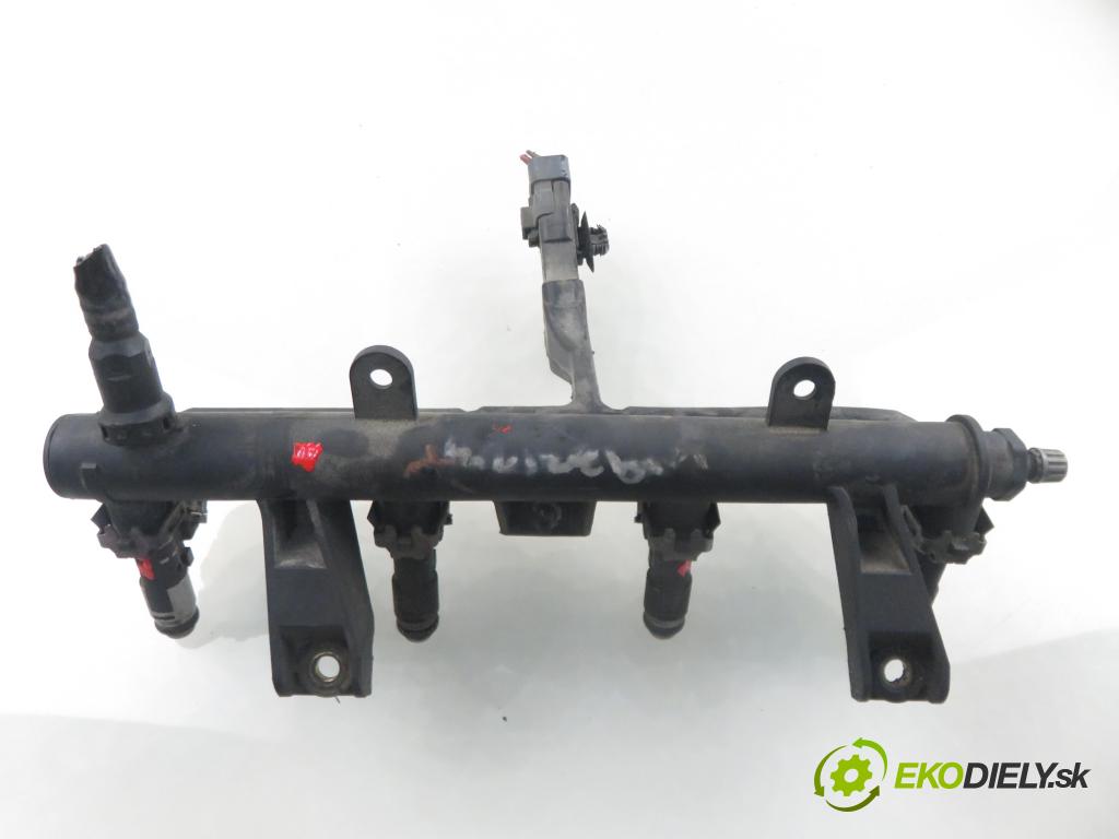 PEUGEOT 206 liftback (2A/C) HB 2004 440,00 1.1 i - HFX (TU1JP) 1124,00 Lišta vstrekovacia 9628982980 ; IPM002 (Vstrekovacia lišta)