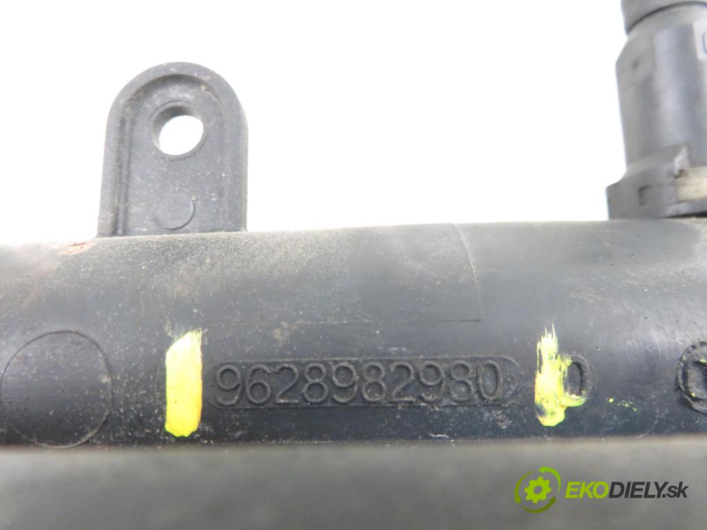 PEUGEOT 206 liftback (2A/C) HB 2004 440,00 1.1 i - HFX (TU1JP) 1124,00 Lišta vstrekovacia 9628982980 ; IPM002 (Vstrekovacia lišta)