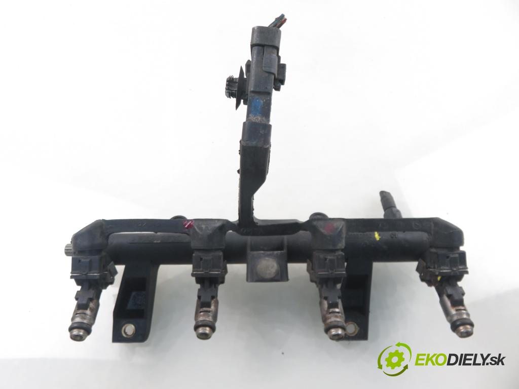 PEUGEOT 206 liftback (2A/C) HB 2004 440,00 1.1 i - HFX (TU1JP) 1124,00 Lišta vstrekovacia 9628982980 ; IPM002 (Vstrekovacia lišta)