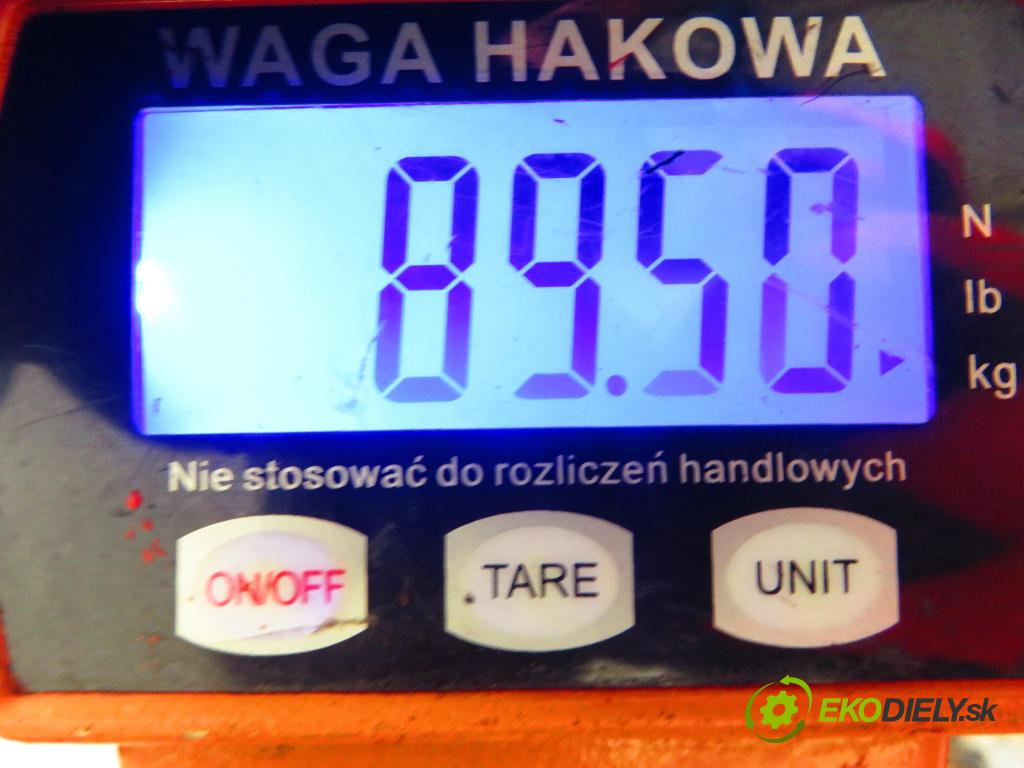 TOYOTA RAV 4 III (_A3_) SUV 2007 100,00 2.2 D 4WD (ALA30_) 136 - 2AD-FTV 2231,00 ZADNÍ: