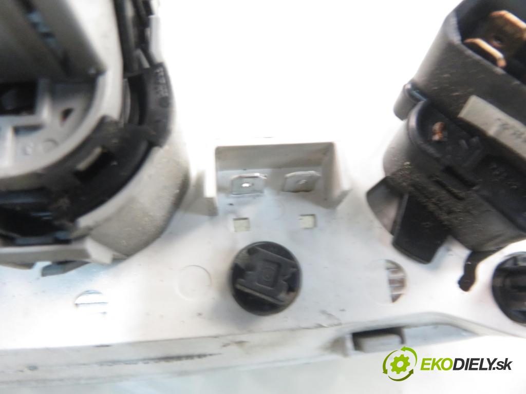 FORD FOCUS Turnier (DNW) KOMBI 2004 74,00 1.8 TDCi - FFDA 1753,00 Panel topení KLIMATIZACE: 1S4H18C419BA