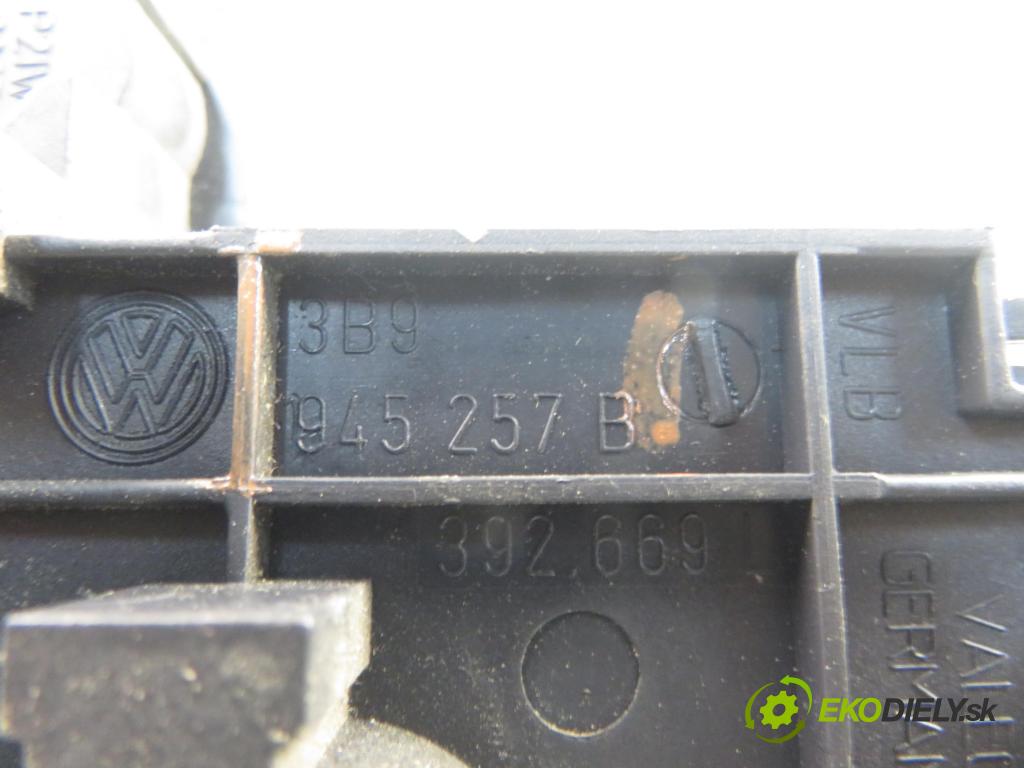 VW PASSAT B5.5 Variant (3B6) KOMBI 2003 96,00 1.9 TDI - AWX 1896,00 vložka svetla ľavy zadné 3B9945257B