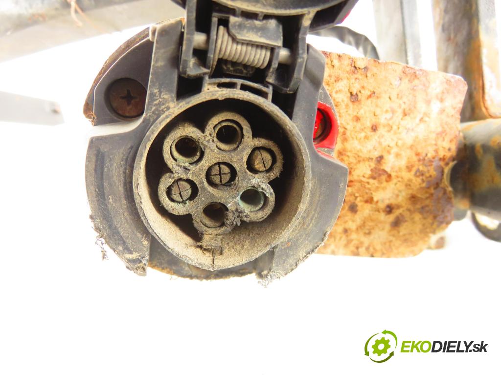 MAZDA 5 (CR19) VAN 2006 105,00 2.0 MZR-CD 143 - RF7J 1998,00 Hák