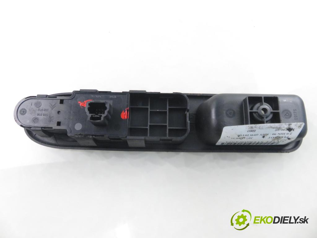PEUGEOT 307 (3A/C) HB 2003 66,00 2.0 HDi 90 - RHY (DW10TD) 1997,00 Panel ovládania okien 96351622XT