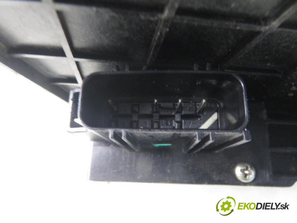 FORD FIESTA V (JH_, JD_) HB 2004 55,00 1.25 16V - FUJA 1242,00 zámok PPE 2S6AA21812AJ