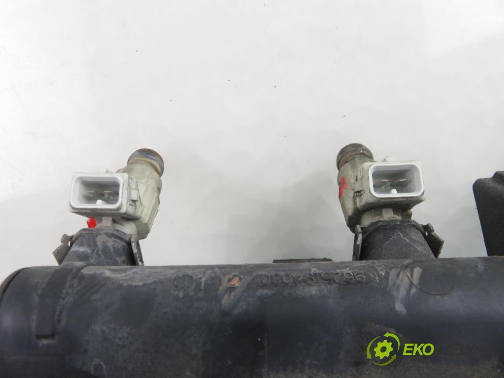 PEUGEOT 206 liftback (2A/C) HB 2000 55,00 1.4 i 75 -  KFX 1361,00 Lišta vstrekovacia 9625194080 (Vstrekovacia lišta)