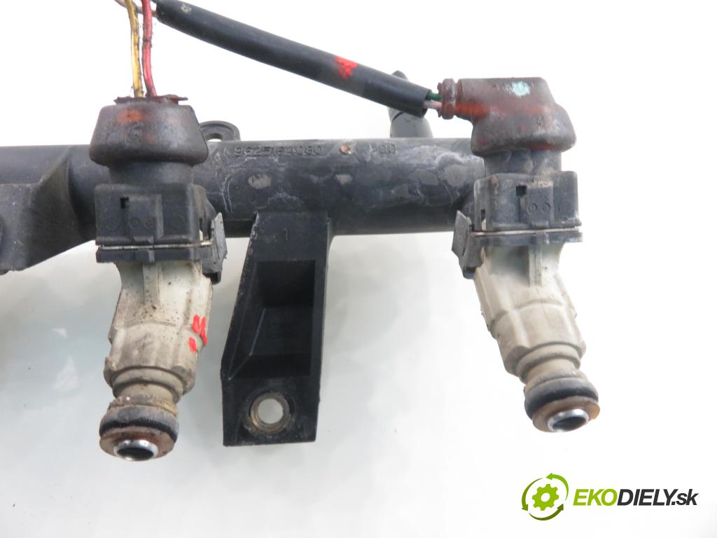 PEUGEOT 206 liftback (2A/C) HB 2000 55,00 1.4 i 75 -  KFX 1361,00 Lišta vstrekovacia 9625194080 (Vstrekovacia lišta)