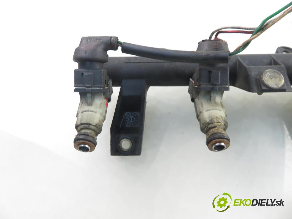 PEUGEOT 206 liftback (2A/C) HB 2000 55,00 1.4 i 75 -  KFX 1361,00 Lišta vstrekovacia 9625194080 (Vstrekovacia lišta)