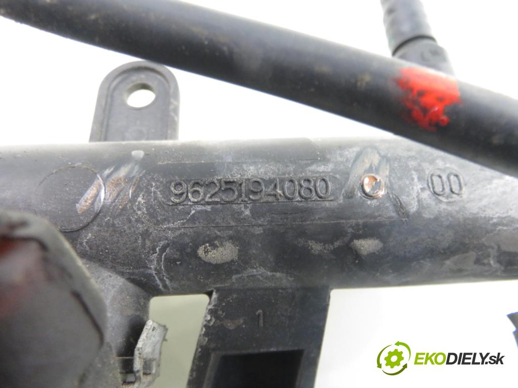 PEUGEOT 206 liftback (2A/C) HB 2000 55,00 1.4 i 75 -  KFX 1361,00 Lišta vstrekovacia 9625194080 (Vstrekovacia lišta)