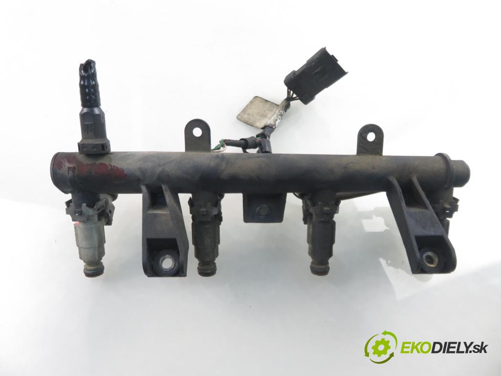 PEUGEOT 206 liftback (2A/C) HB 2000 55,00 1.4 i 75 -  KFX 1361,00 Lišta vstrekovacia 9625194080 (Vstrekovacia lišta)