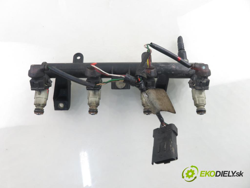 PEUGEOT 206 liftback (2A/C) HB 2000 55,00 1.4 i 75 -  KFX 1361,00 Lišta vstrekovacia 9625194080 (Vstrekovacia lišta)