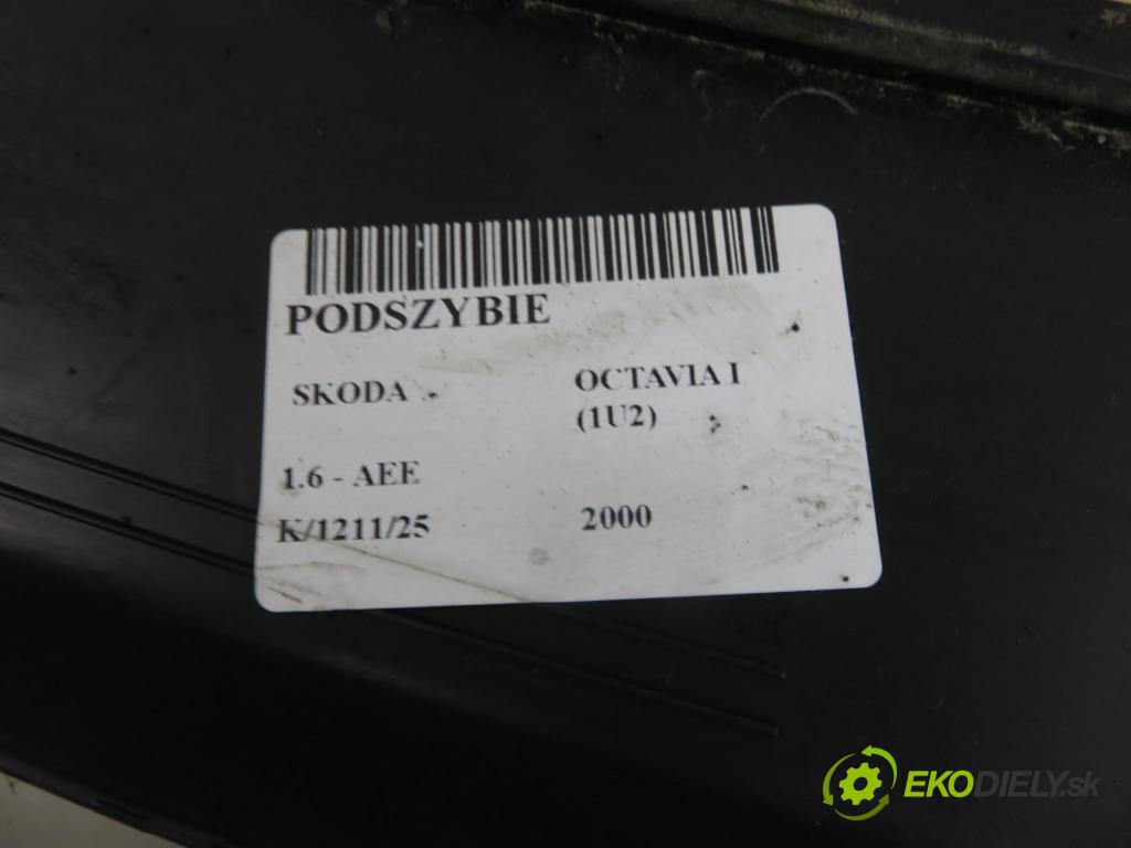 SKODA OCTAVIA I (1U2) LIFTBACK 2000 55,00 1.6 - AEE 1598,00 Torpédo, plast pod čelné okno 1U0819404A ; 1U0819403A (Torpédo (plast pod čelným sklom))