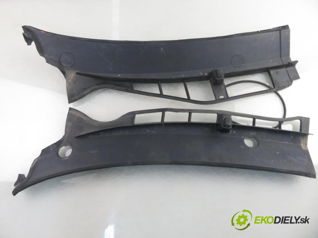 SKODA OCTAVIA I (1U2) LIFTBACK 2000 55,00 1.6 - AEE 1598,00 Torpédo, plast pod čelné okno 1U0819404A ; 1U0819403A (Torpédo (plast pod čelným sklom))