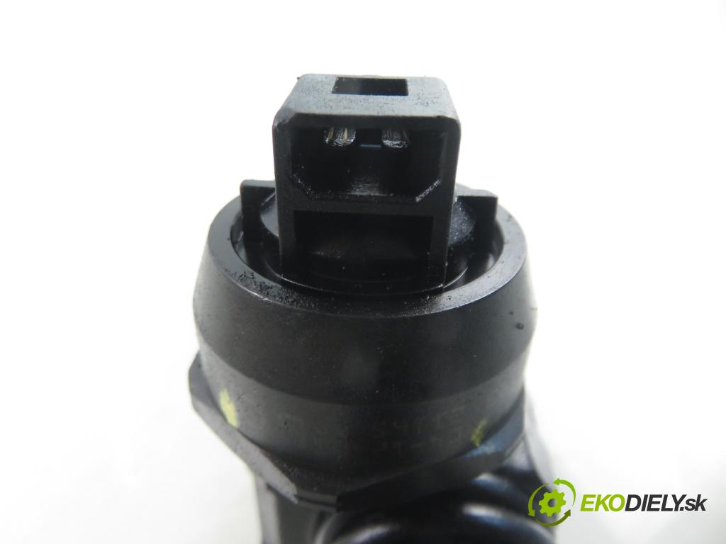 SKODA OCTAVIA I Combi (1U5) KOMBI 2004 74,00 1.9 TDI 4x4 - ATD 1896,00 Vstrekovač 038130073AJ ; 0414720037 (Vstrekovač paliva)