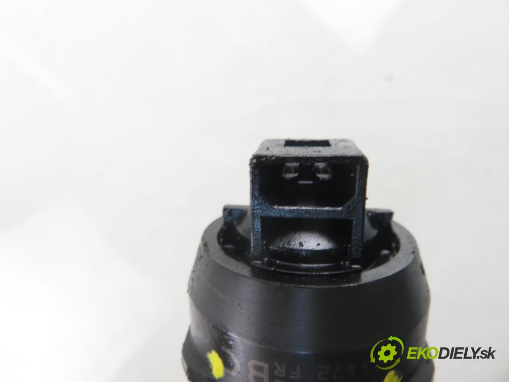 SKODA OCTAVIA I Combi (1U5) KOMBI 2004 74,00 1.9 TDI 4x4 - ATD 1896,00 Vstrekovač 038130073AJ ; 0414720037 (Vstrekovač paliva)