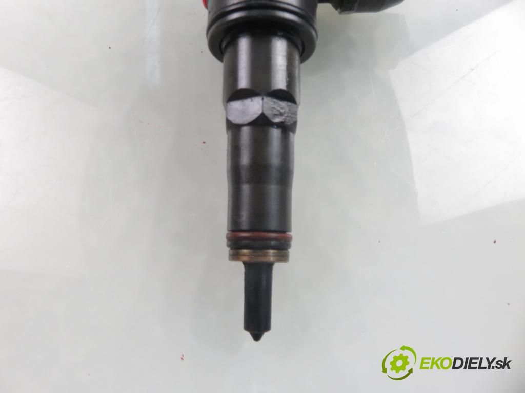 SKODA OCTAVIA I Combi (1U5) KOMBI 2004 74,00 1.9 TDI 4x4 - ATD 1896,00 Vstrekovač 038130073AJ ; 0414720037 (Vstrekovač paliva)