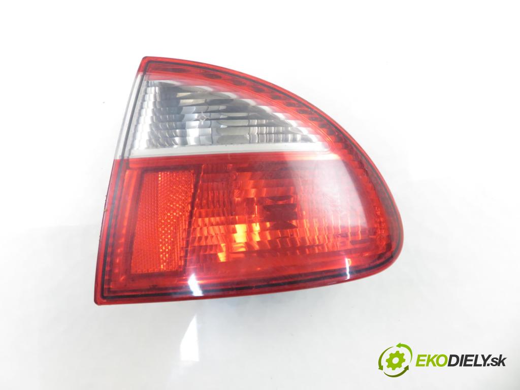 SEAT LEON (1M1) HB 2001 81,00 1.9 TDI 110 - ASV 1896,00 Svetlo pravé zadné