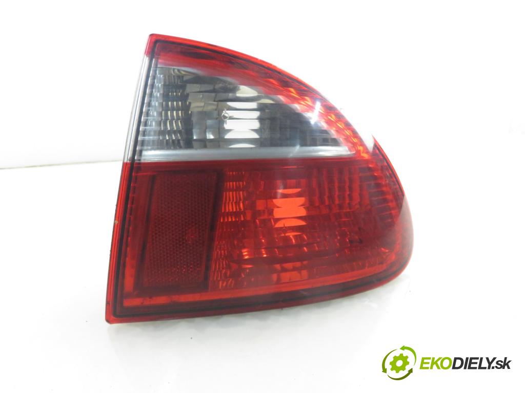 SEAT LEON (1M1) HB 2001 81,00 1.9 TDI 110 - ASV 1896,00 Svetlo pravé zadné