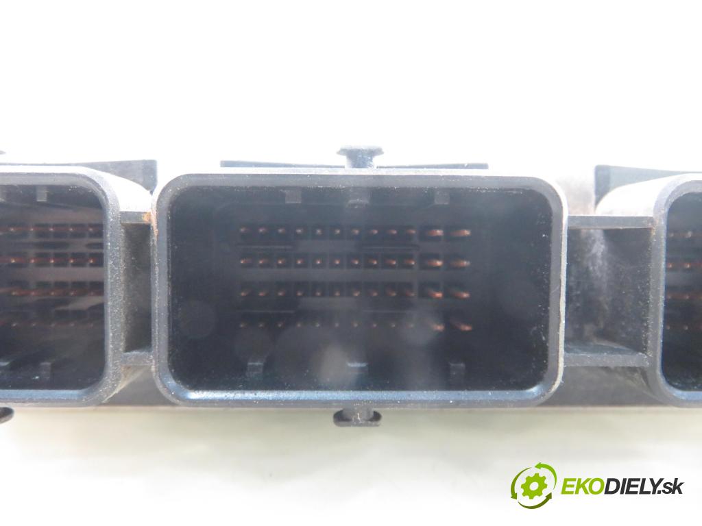 RENAULT TRAFIC II Skrzynia (FL) FURGON 2005 74,00 1.9 dCi - F9Q 760 1870,00 řídící jednotka motora 0281011529 ; HOM8200051608 ; 8200389519