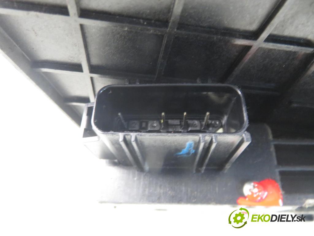 FORD FIESTA V (JH_, JD_) HB 2004 51,00 1.3 - A9JA 1299,00 zámok PPE 2S61A219A64AEA