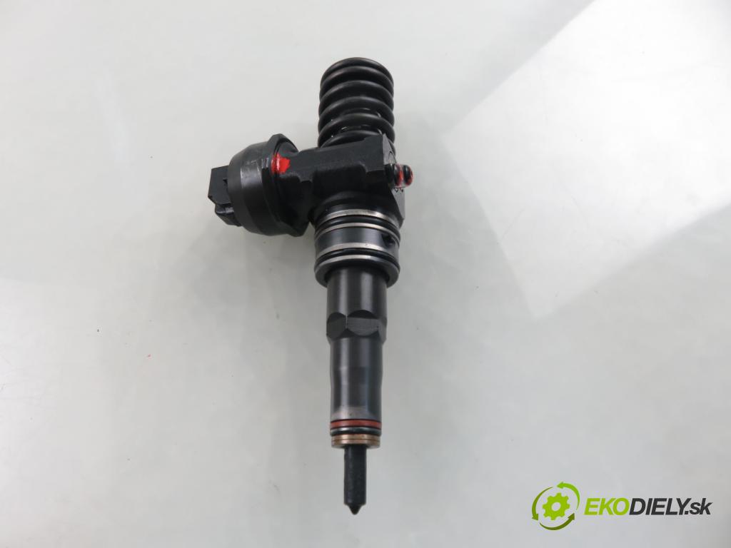 SEAT IBIZA III (6L1) HB 2006 74,00 1.9 TDI - AXR 1896,00 Vstrekovač 038130073AG (Vstrekovač paliva)