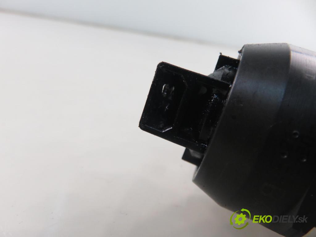 SEAT IBIZA III (6L1) HB 2006 74,00 1.9 TDI - AXR 1896,00 Vstrekovač 038130073AG (Vstrekovač paliva)