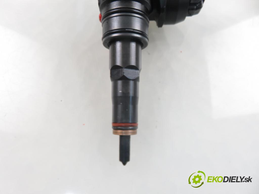 SEAT IBIZA III (6L1) HB 2006 74,00 1.9 TDI - AXR 1896,00 Vstrekovač 038130073AG (Vstrekovač paliva)