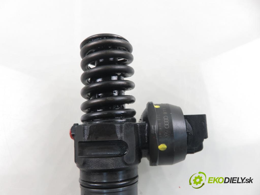 SEAT IBIZA III (6L1) HB 2006 74,00 1.9 TDI - AXR 1896,00 Vstrekovač 038130073AG (Vstrekovač paliva)