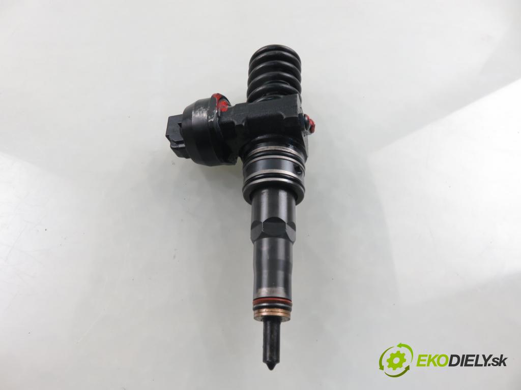 SEAT IBIZA III (6L1) HB 2006 74,00 1.9 TDI - AXR 1896,00 Vstrekovač 038130073AG (Vstrekovač paliva)