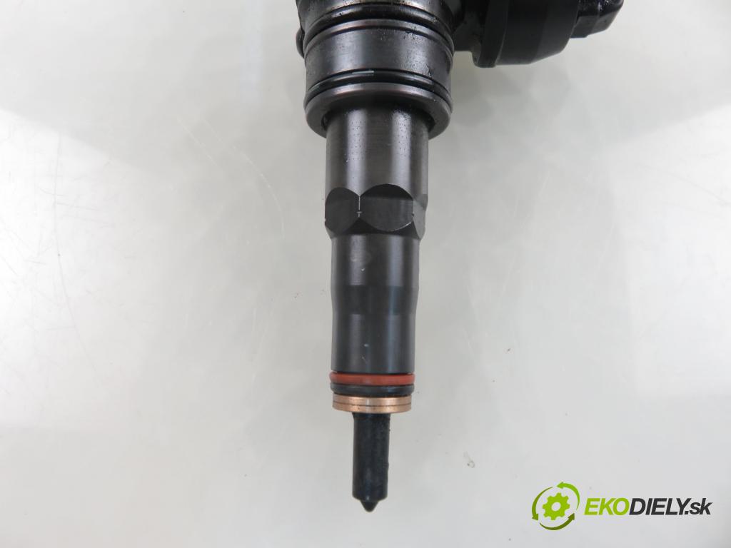 SEAT IBIZA III (6L1) HB 2006 74,00 1.9 TDI - AXR 1896,00 Vstrekovač 038130073AG (Vstrekovač paliva)