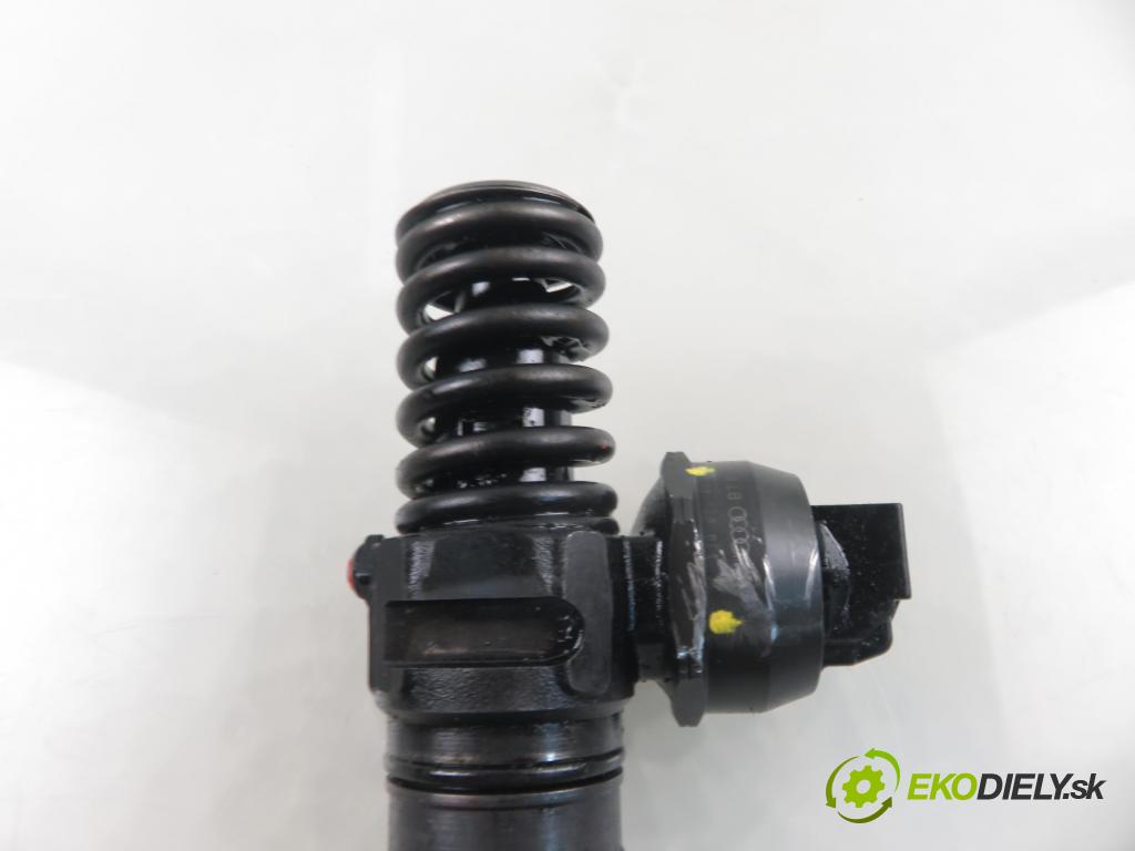 SEAT IBIZA III (6L1) HB 2006 74,00 1.9 TDI - AXR 1896,00 Vstrekovač 038130073AG (Vstrekovač paliva)