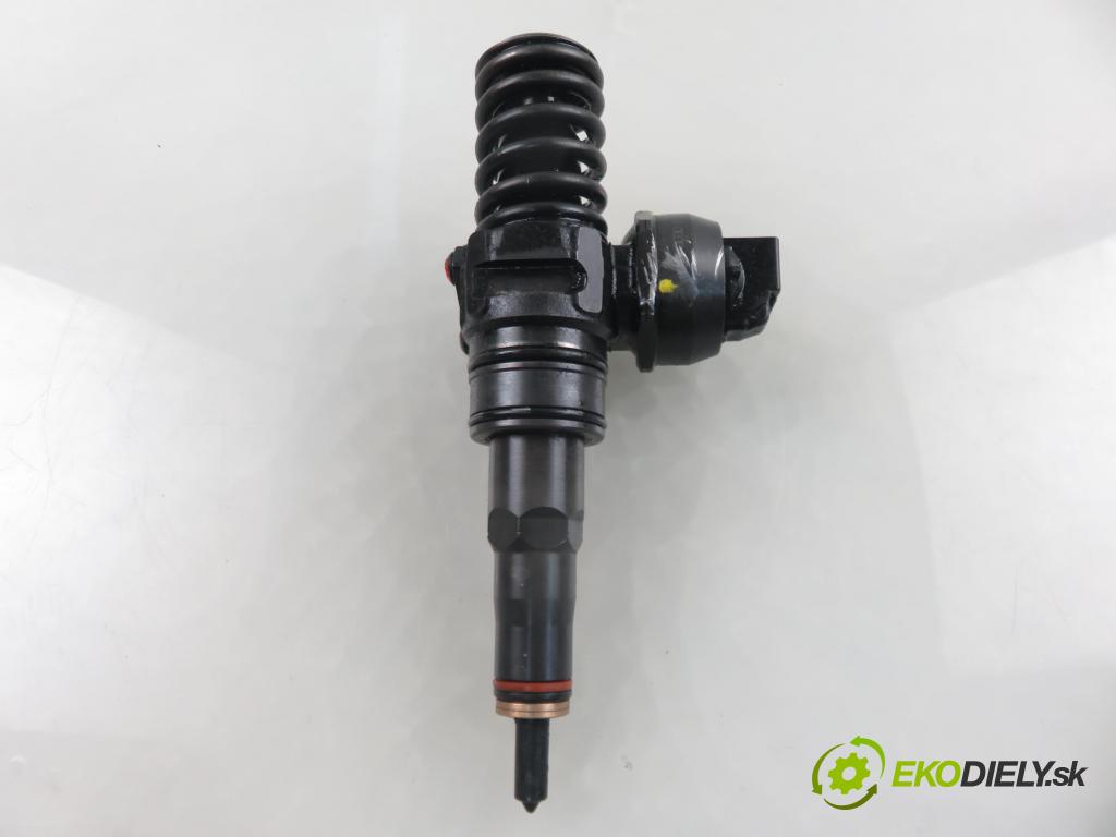 SEAT IBIZA III (6L1) HB 2006 74,00 1.9 TDI - AXR 1896,00 Vstrekovač 038130073AG (Vstrekovač paliva)