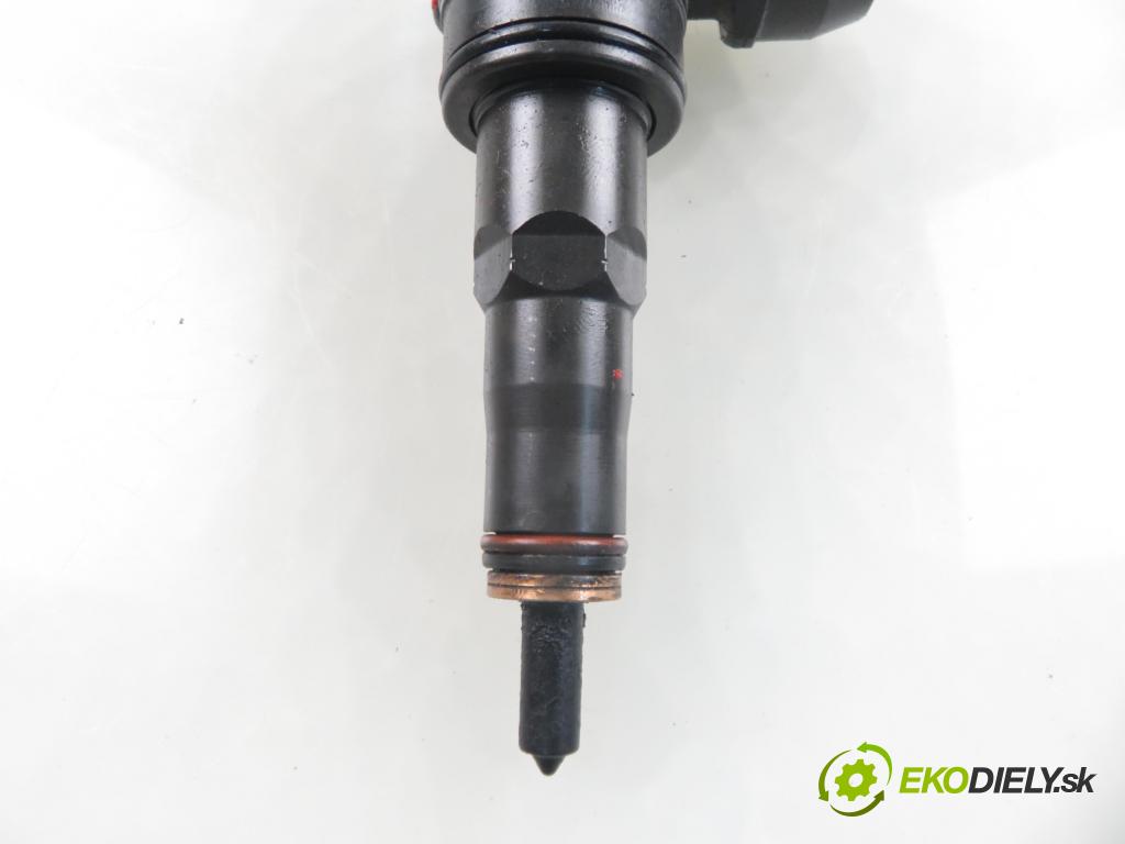 VW TOURAN (1T1, 1T2) MINIVAN 2004 74,00 1.9 TDI PD 100 - AVQ 1896,00 Vstrekovač 038130073AG ; 04144720215 (Vstrekovač paliva)