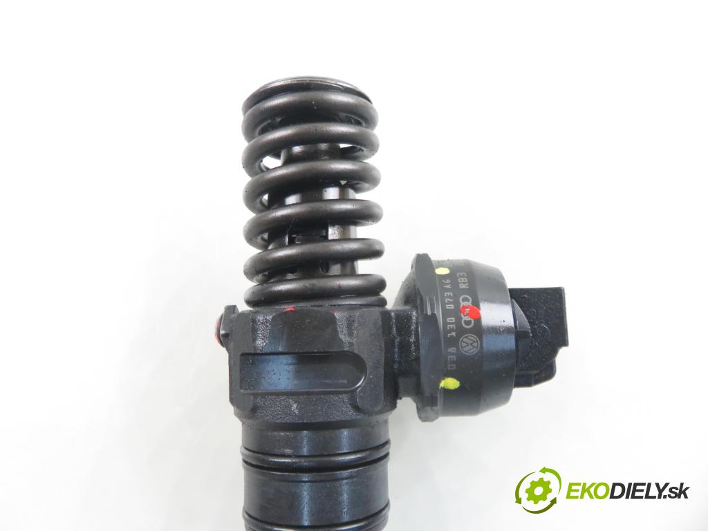 VW TOURAN (1T1, 1T2) MINIVAN 2004 74,00 1.9 TDI PD 100 - AVQ 1896,00 Vstrekovač 038130073AG ; 04144720215 (Vstrekovač paliva)