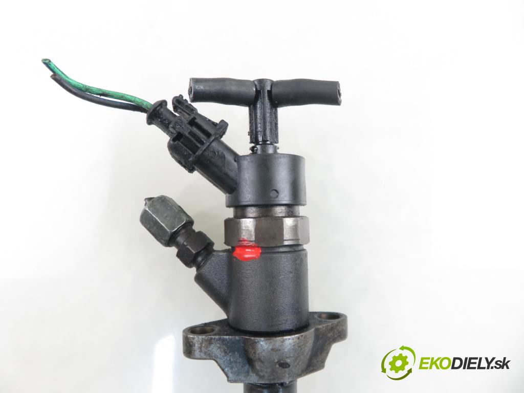 FORD FOCUS II (DA_, HCP) HB 2005 66,00 1.6 TDCi 90 - HHDA 1560,00 vstrekovač 0445110239 (Vstrekovač paliva)