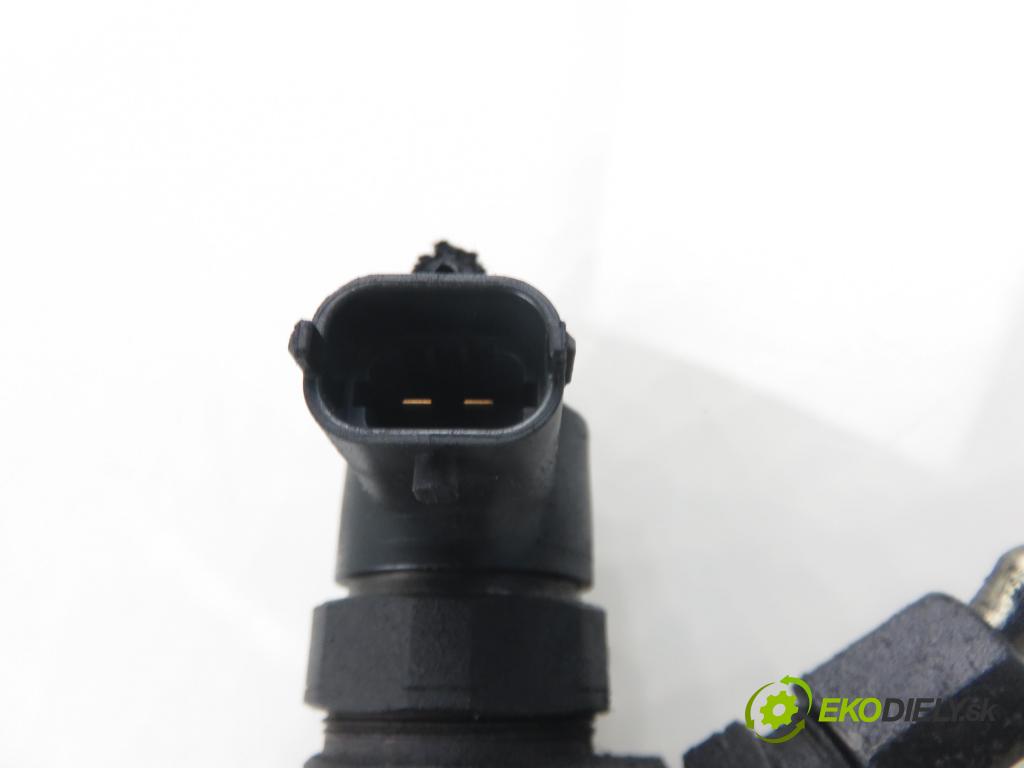 FIAT STILO Multi Wagon (192_) KOMBI 2004 103,00 1.9 JTD 16V 140 - 192 A5.000 1910,00 vstrekovač 0445110111 (Vstrekovač paliva)