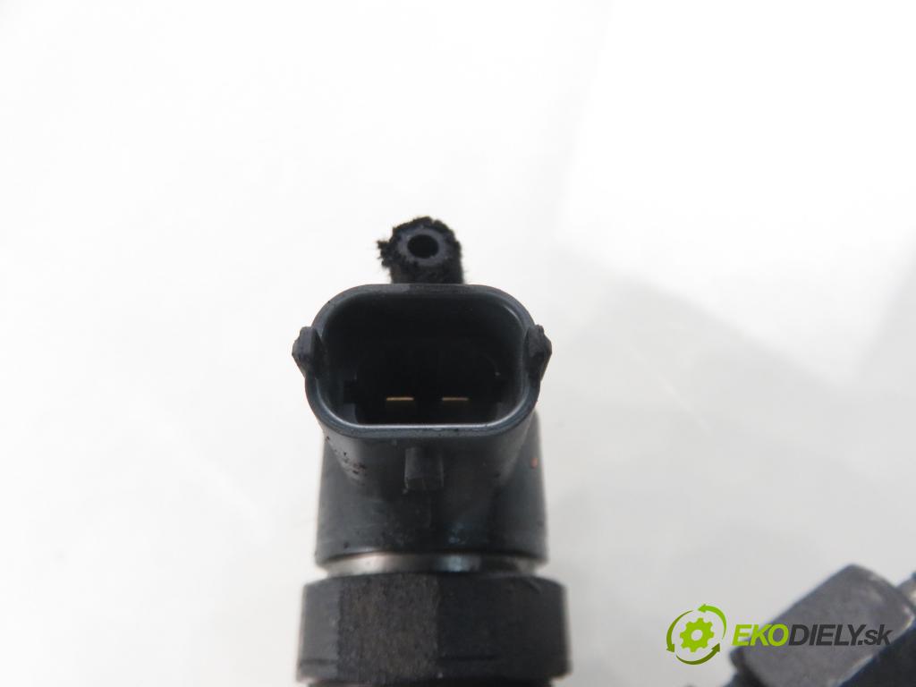 FIAT STILO Multi Wagon (192_) KOMBI 2004 103,00 1.9 JTD 16V 140 - 192 A5.000 1910,00 vstrekovač 0445110111 (Vstrekovač paliva)