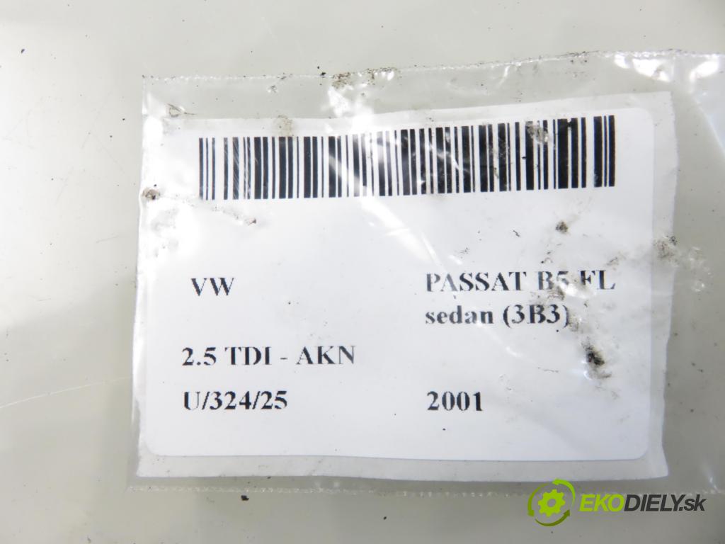 VW PASSAT B5.5 (3B3) SEDAN 2001 110,00 2.5 TDI - AKN 2496,00 uchycení převodovky 8D0399114AH