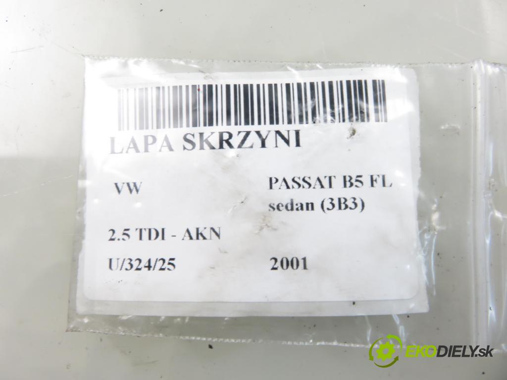 VW PASSAT B5.5 (3B3) SEDAN 2001 110,00 2.5 TDI - AKN 2496,00 uchycení převodovky 8D0399113AS