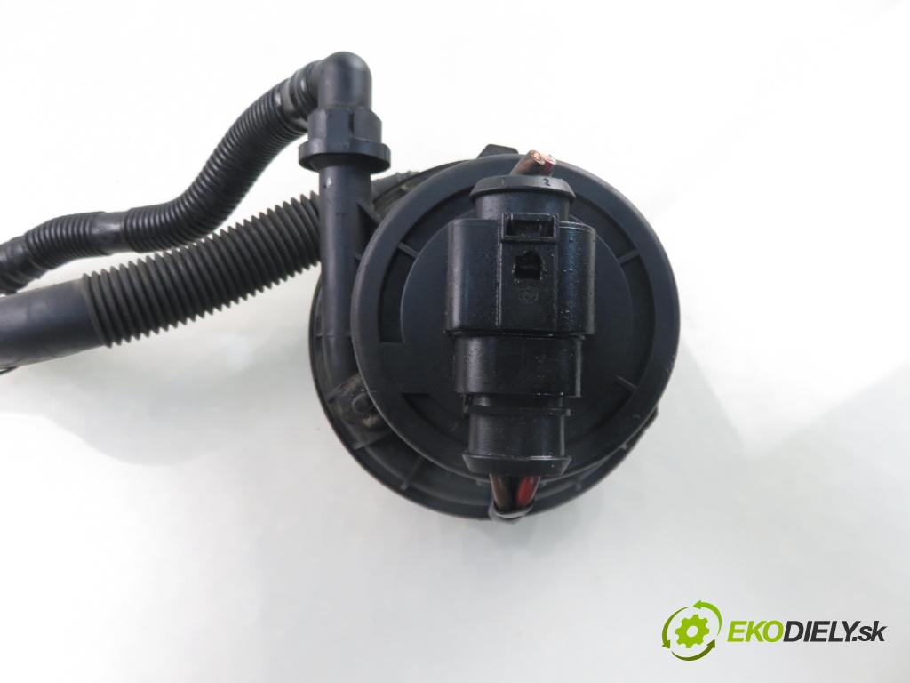 AUDI A3 (8L1) HB 2002 75,00 1.6 8V 102 - BFQ 1595,00 pumpa vzduchu 06A959253B ; 72293407 ; 06A131333C