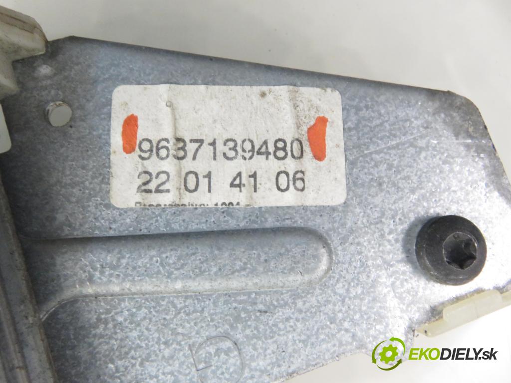 PEUGEOT 307 (3A/C) HB 2002 66,00 2.0 HDi 90 - RHY (DW10TD) 1997,00 mechanismus oken 3D 9637139480 ; 9637131280