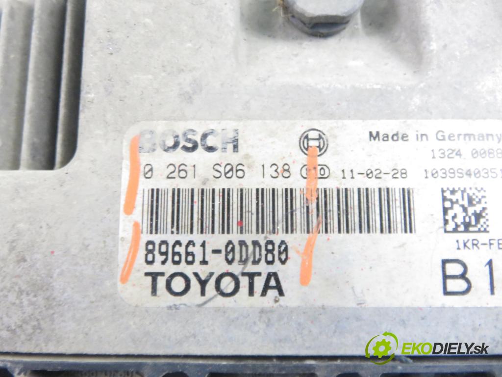 TOYOTA YARIS (_P9_) HB 2011 51,00 1.0 VVT-i (KSP90_) - 1KR-FE 998,00 řídící jednotka motora 0261S06138 ; 896610DD80