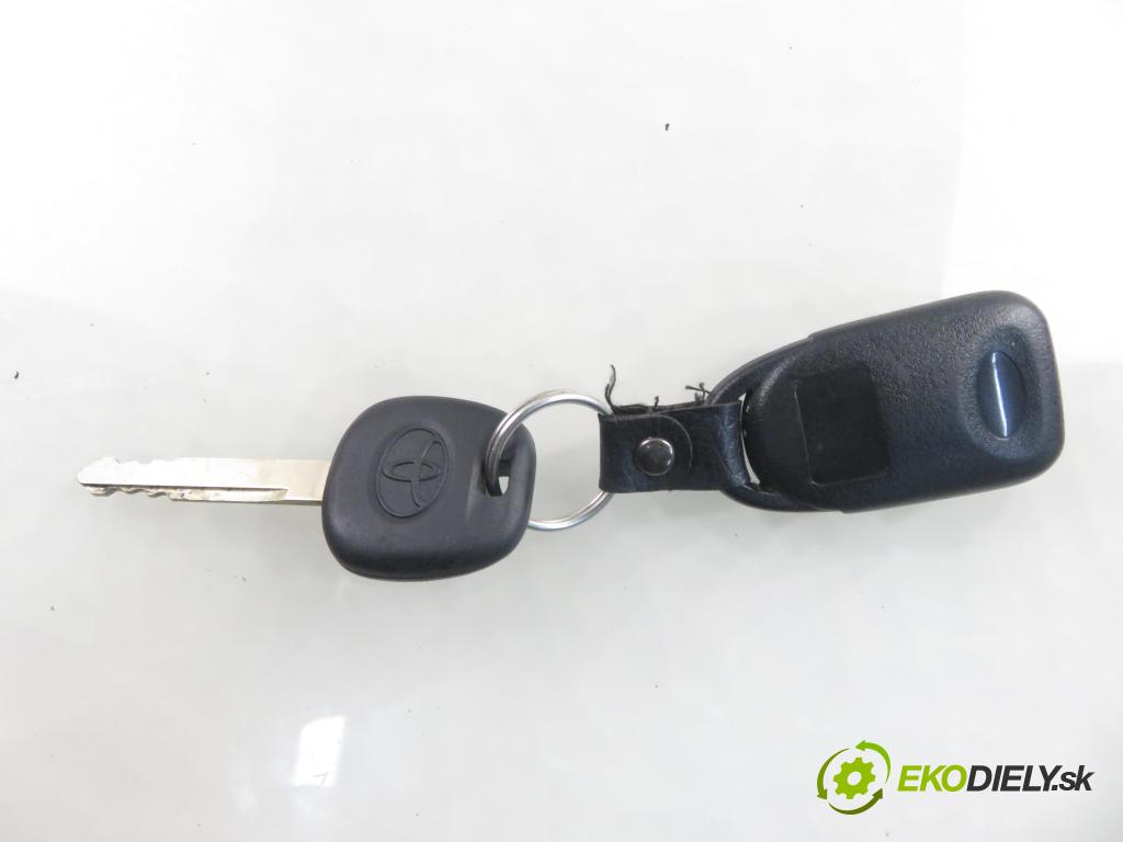 TOYOTA YARIS (_P9_) HB 2011 51,00 1.0 VVT-i (KSP90_) - 1KR-FE 998,00 spínačka / VLOŽKY 897830D060
