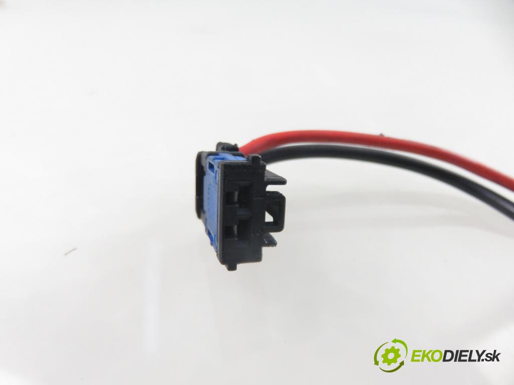 PEUGEOT 307 (3A/C) HB 2002 66,00 2.0 HDi 90 - RHY (DW10TD) 1997,00 spinačka 9632897680 (Spínacia skrinka)