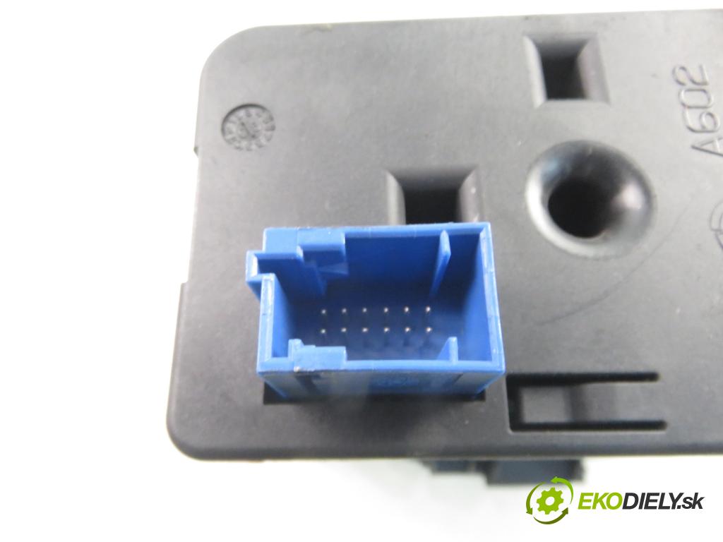 FIAT CROMA (194_) KOMBI 2005 88,00 1.9 D Multijet 120 - 939 A1.000 1910,00 spinačka 7353987700 (Spínacia skrinka)